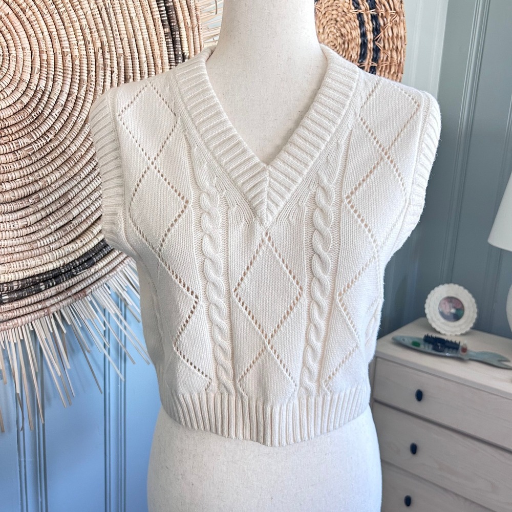 Sunday Best Aritzia Ivory Cable Wool Blend Knit V-Neck Cropped Sweater Vest XS